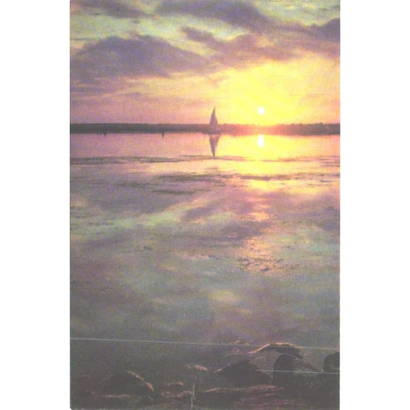 Õhtu rannas päikeseloojangu ja jahiga, 1974