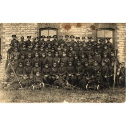 Sõdurid Maksim kuulipildujate ja käärpikksilmadega, 1920