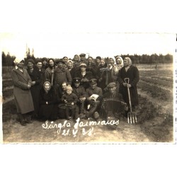 Sõdurid kohalikega Särgla taimeaias, lõõtspill, 21.5.1938