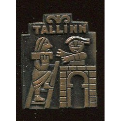 Tallinn, mees redelil ja müüril