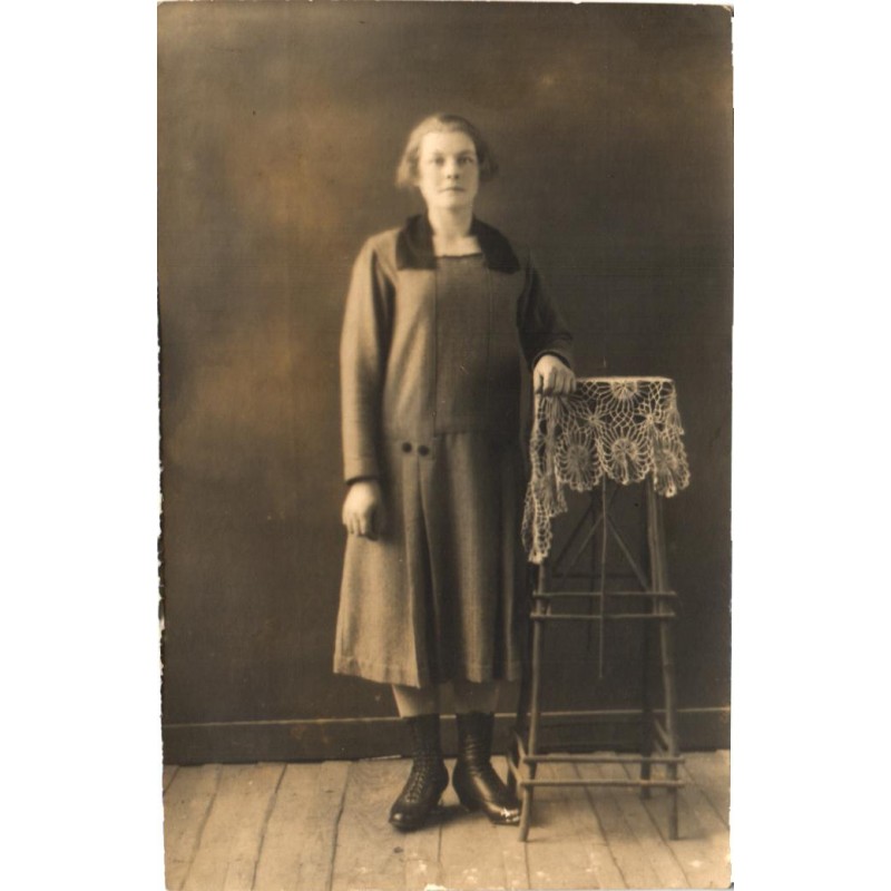Poseeriv naine, enne 1940