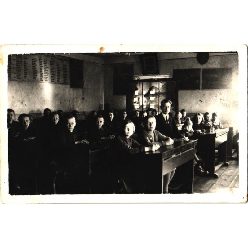 Pöögle algkooli klass õpetajaga 6. mail 1933