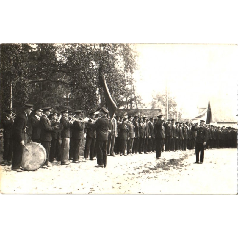 Keava:Orkestriga rivistus lippudega, enne 1940
