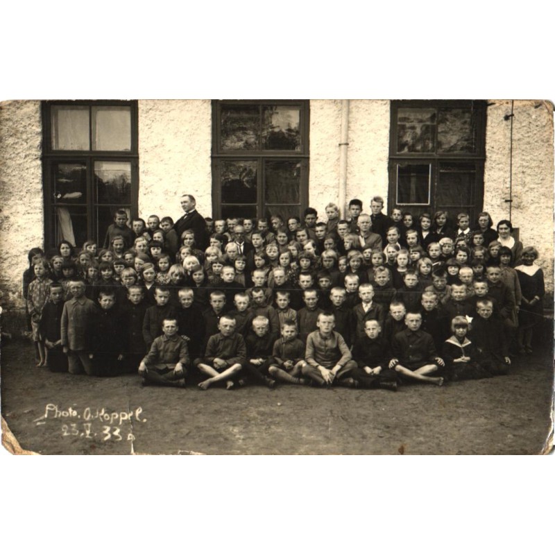 Koolipilt koolimaja ees, 23. V 1933